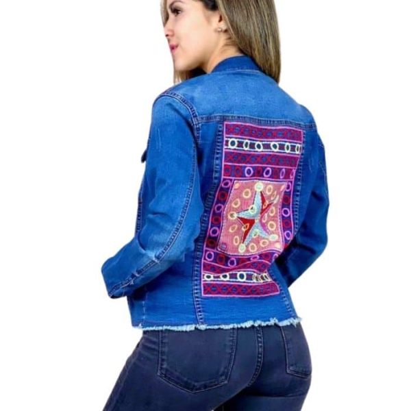 Chaqueta mezclilla diseño espalda
